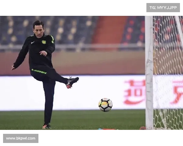 纳赛尔:这座冠军奖杯属于所有一路支持我们的球迷和忠实粉丝 纳赛尔:这座冠军奖杯属于所有一路支持我们的球迷和忠实粉丝